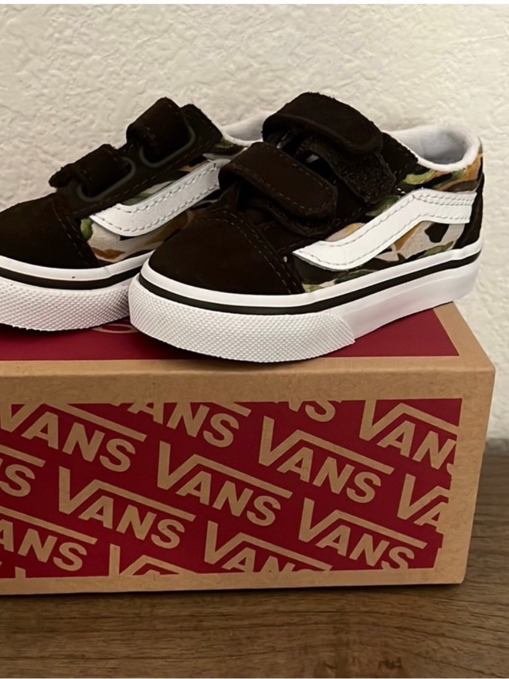 NET Vans Kids' Black & Camo Old Skool V Velcro Sneakers